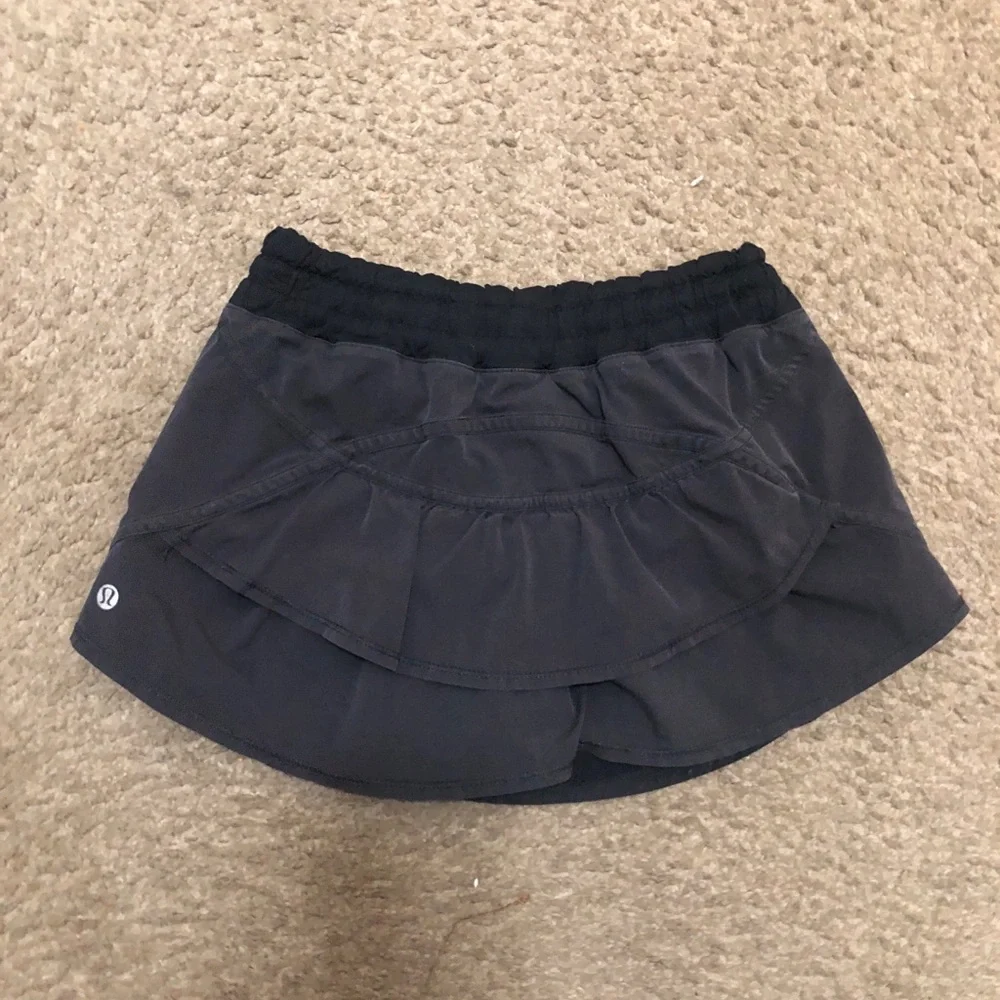 lululemon athletica Black Circle Skater Active  Skirt/ skort Size 4